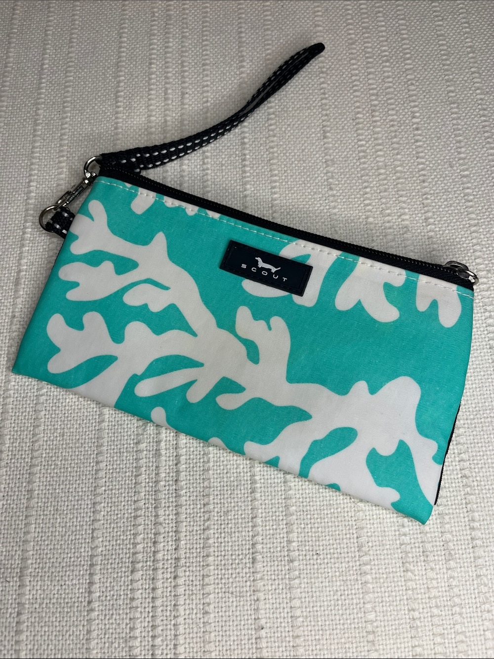 Scout: Kate wristlet "Coral Fixation" zippered aqua & white vibrant print, beach